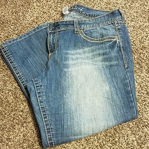 Maurices Capri Pants